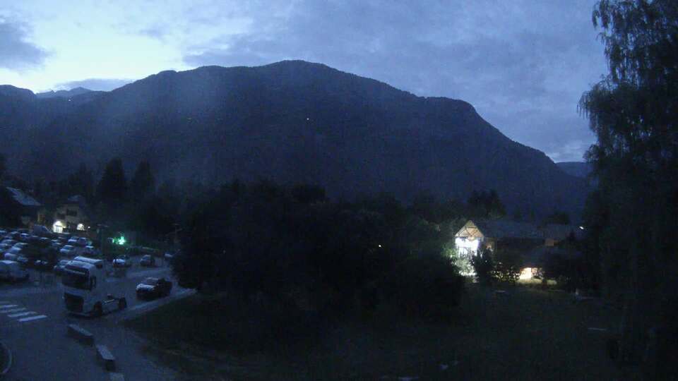 <h2>Webcam au niveau de la mairie du village du Bourg d'Oisans, aux pieds de l'Alpe d'Huez et aux portes du parc des Écrins</h2>