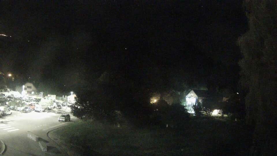 <h2>Webcam au niveau de la mairie du village du Bourg d'Oisans, aux pieds de l'Alpe d'Huez et aux portes du parc des Écrins</h2>