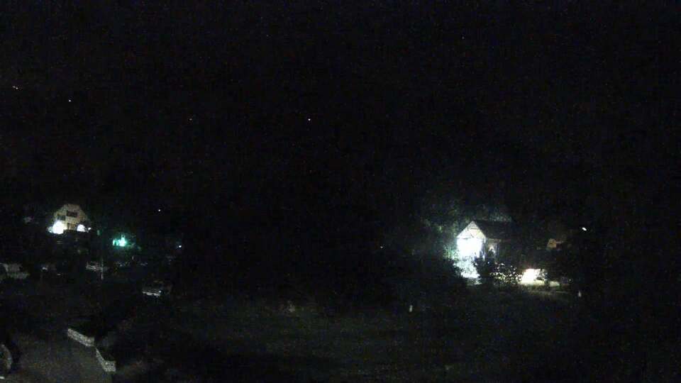 <h2>Webcam au niveau de la mairie du village du Bourg d'Oisans, aux pieds de l'Alpe d'Huez et aux portes du parc des Écrins</h2>