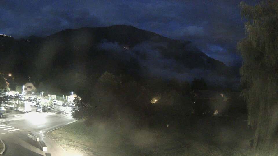 <h2>Webcam au niveau de la mairie du village du Bourg d'Oisans, aux pieds de l'Alpe d'Huez et aux portes du parc des Écrins</h2>