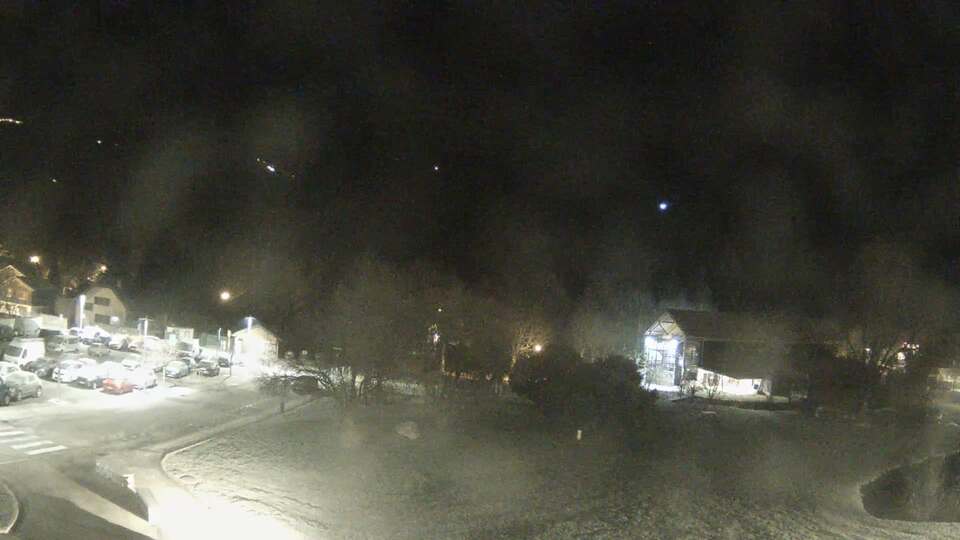 <h2>Webcam au niveau de la mairie du village du Bourg d'Oisans, aux pieds de l'Alpe d'Huez et aux portes du parc des Écrins</h2>