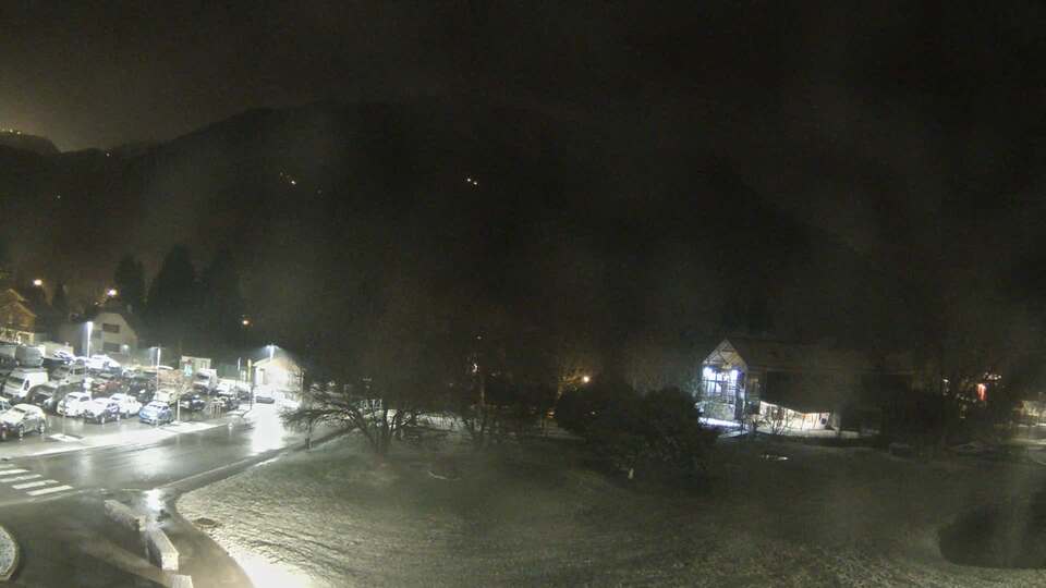 <h2>Webcam au niveau de la mairie du village du Bourg d'Oisans, aux pieds de l'Alpe d'Huez et aux portes du parc des Écrins</h2>