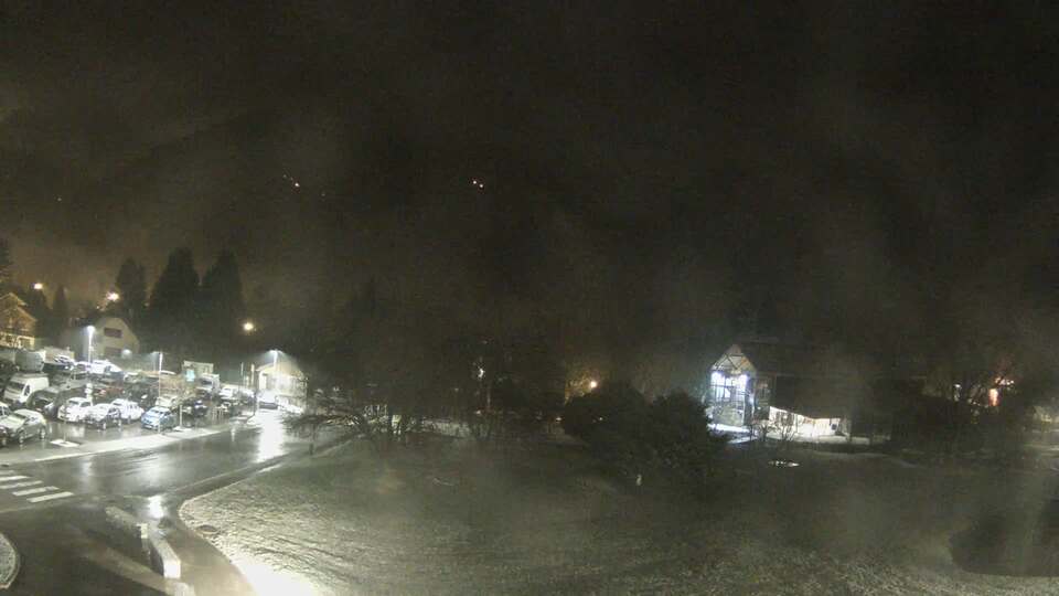 <h2>Webcam au niveau de la mairie du village du Bourg d'Oisans, aux pieds de l'Alpe d'Huez et aux portes du parc des Écrins</h2>