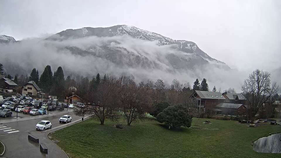 <h2>Webcam au niveau de la mairie du village du Bourg d'Oisans, aux pieds de l'Alpe d'Huez et aux portes du parc des Écrins</h2>