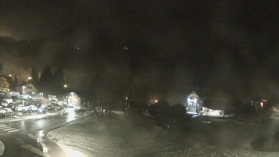 <h2>Webcam au niveau de la mairie du village du Bourg d'Oisans, aux pieds de l'Alpe d'Huez et aux portes du parc des Écrins</h2>