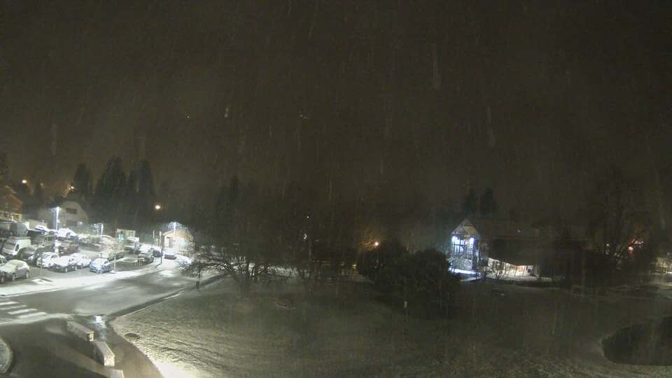 <h2>Webcam au niveau de la mairie du village du Bourg d'Oisans, aux pieds de l'Alpe d'Huez et aux portes du parc des Écrins</h2>