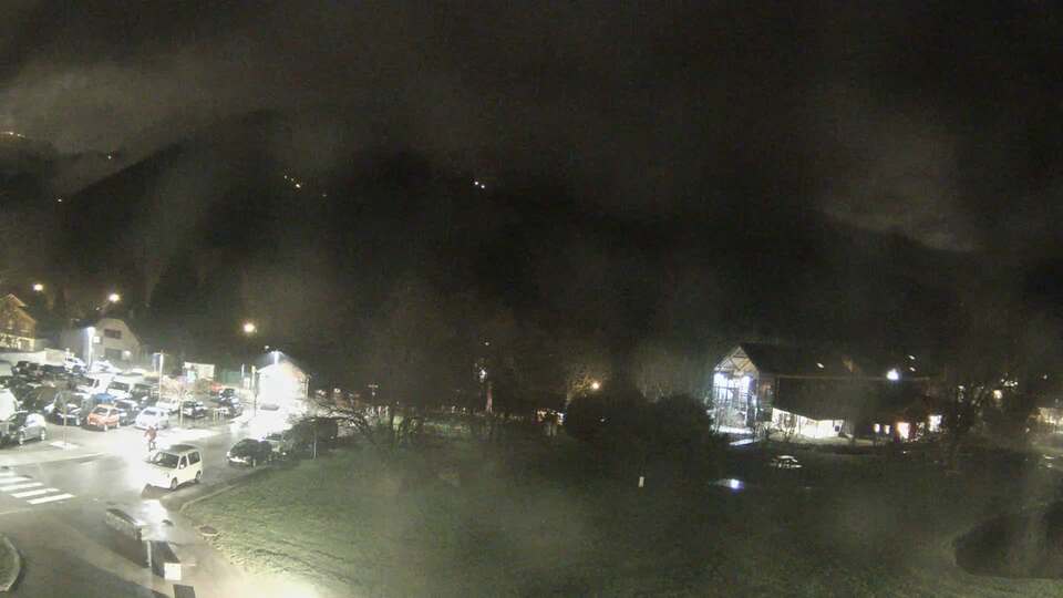 <h2>Webcam au niveau de la mairie du village du Bourg d'Oisans, aux pieds de l'Alpe d'Huez et aux portes du parc des Écrins</h2>