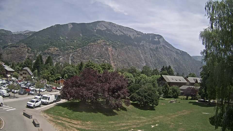 <h2>Webcam au niveau de la mairie du village du Bourg d'Oisans, aux pieds de l'Alpe d'Huez et aux portes du parc des Écrins</h2>