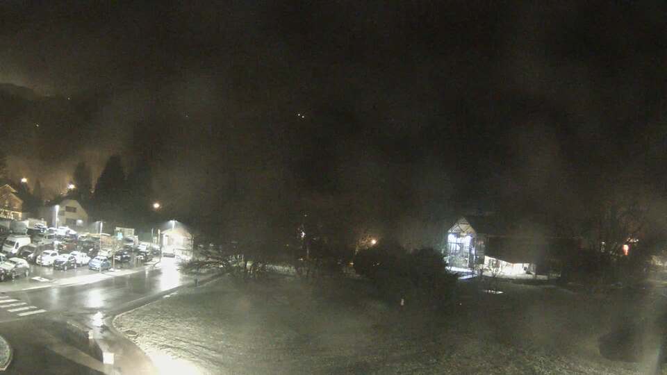 <h2>Webcam au niveau de la mairie du village du Bourg d'Oisans, aux pieds de l'Alpe d'Huez et aux portes du parc des Écrins</h2>