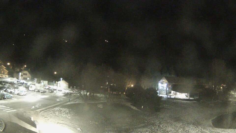 <h2>Webcam au niveau de la mairie du village du Bourg d'Oisans, aux pieds de l'Alpe d'Huez et aux portes du parc des Écrins</h2>