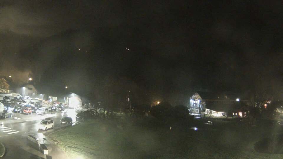 <h2>Webcam au niveau de la mairie du village du Bourg d'Oisans, aux pieds de l'Alpe d'Huez et aux portes du parc des Écrins</h2>