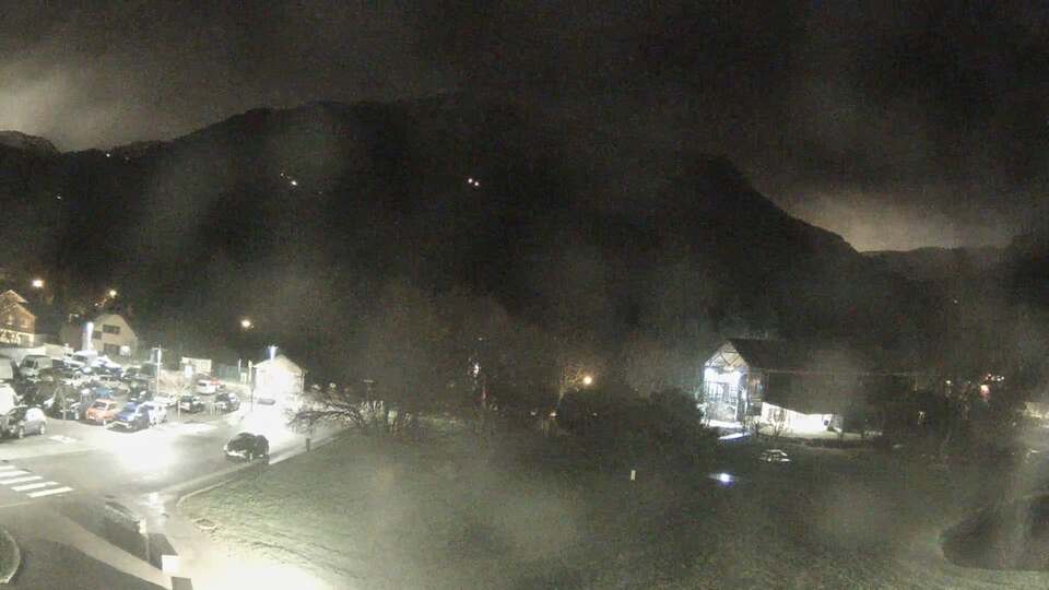 <h2>Webcam au niveau de la mairie du village du Bourg d'Oisans, aux pieds de l'Alpe d'Huez et aux portes du parc des Écrins</h2>