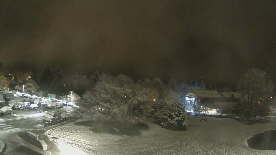 <h2>Webcam au niveau de la mairie du village du Bourg d'Oisans, aux pieds de l'Alpe d'Huez et aux portes du parc des Écrins</h2>