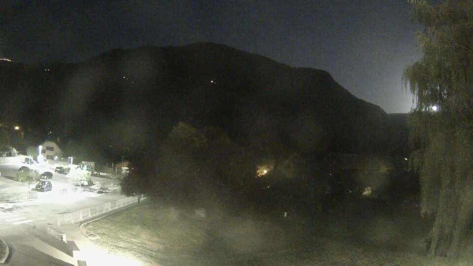 <h2>Webcam au niveau de la mairie du village du Bourg d'Oisans, aux pieds de l'Alpe d'Huez et aux portes du parc des Écrins</h2>