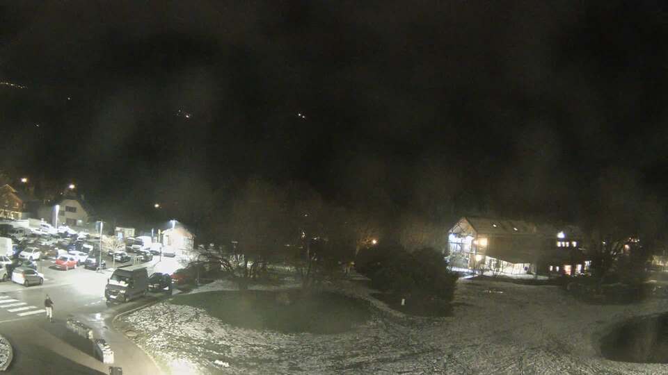 <h2>Webcam au niveau de la mairie du village du Bourg d'Oisans, aux pieds de l'Alpe d'Huez et aux portes du parc des Écrins</h2>