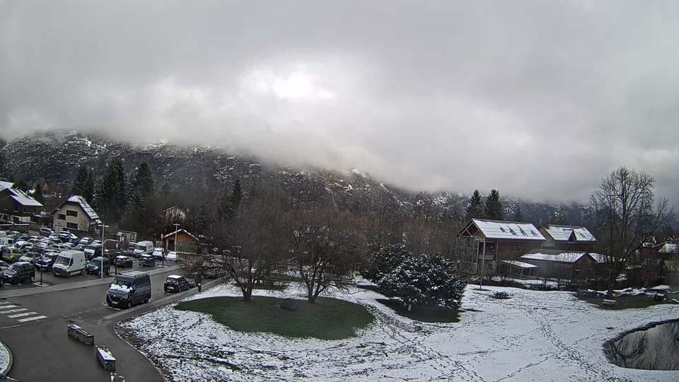 <h2>Webcam au niveau de la mairie du village du Bourg d'Oisans, aux pieds de l'Alpe d'Huez et aux portes du parc des Écrins</h2>