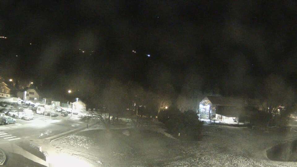<h2>Webcam au niveau de la mairie du village du Bourg d'Oisans, aux pieds de l'Alpe d'Huez et aux portes du parc des Écrins</h2>