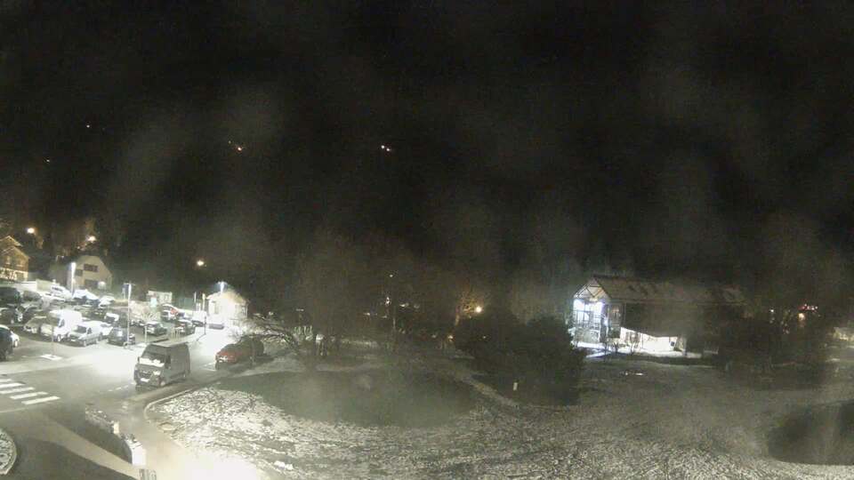 <h2>Webcam au niveau de la mairie du village du Bourg d'Oisans, aux pieds de l'Alpe d'Huez et aux portes du parc des Écrins</h2>