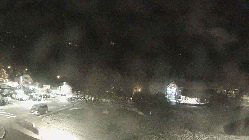 <h2>Webcam au niveau de la mairie du village du Bourg d'Oisans, aux pieds de l'Alpe d'Huez et aux portes du parc des Écrins</h2>