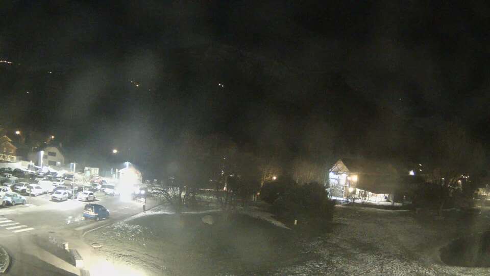 <h2>Webcam au niveau de la mairie du village du Bourg d'Oisans, aux pieds de l'Alpe d'Huez et aux portes du parc des Écrins</h2>