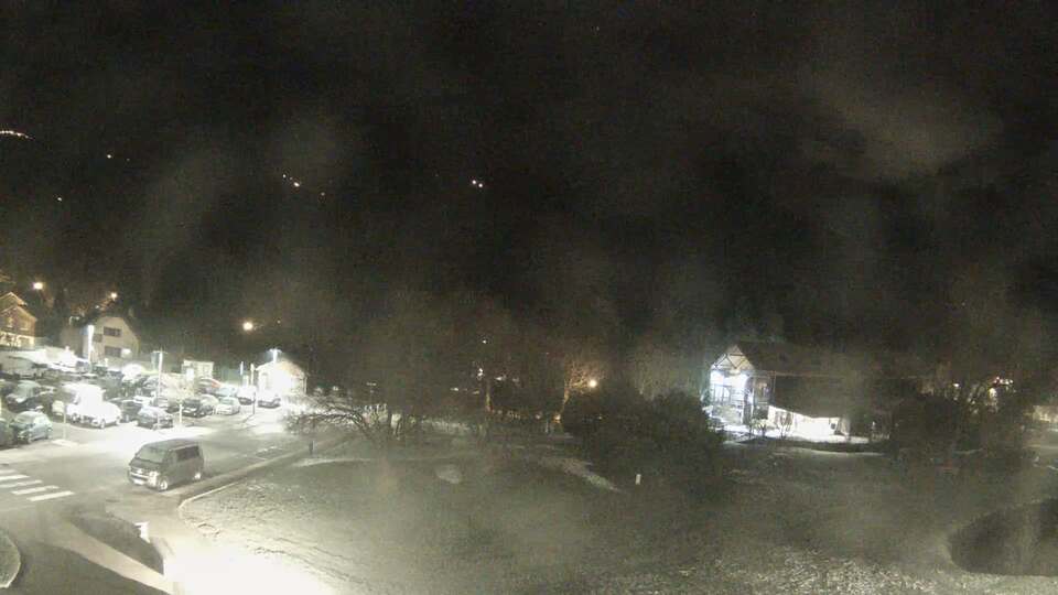 <h2>Webcam au niveau de la mairie du village du Bourg d'Oisans, aux pieds de l'Alpe d'Huez et aux portes du parc des Écrins</h2>