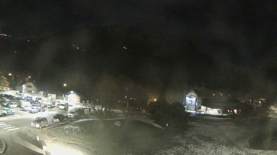 <h2>Webcam au niveau de la mairie du village du Bourg d'Oisans, aux pieds de l'Alpe d'Huez et aux portes du parc des Écrins</h2>