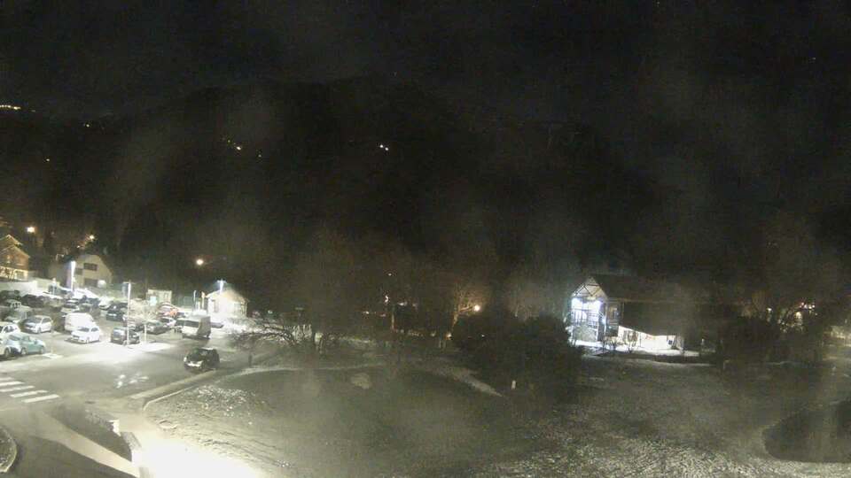 <h2>Webcam au niveau de la mairie du village du Bourg d'Oisans, aux pieds de l'Alpe d'Huez et aux portes du parc des Écrins</h2>