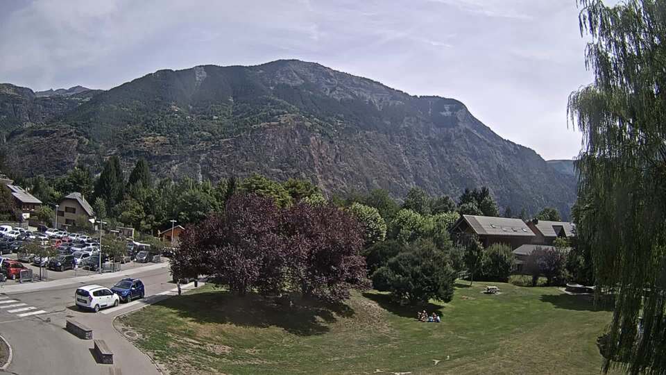 <h2>Webcam au niveau de la mairie du village du Bourg d'Oisans, aux pieds de l'Alpe d'Huez et aux portes du parc des Écrins</h2>