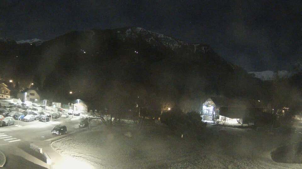 <h2>Webcam au niveau de la mairie du village du Bourg d'Oisans, aux pieds de l'Alpe d'Huez et aux portes du parc des Écrins</h2>