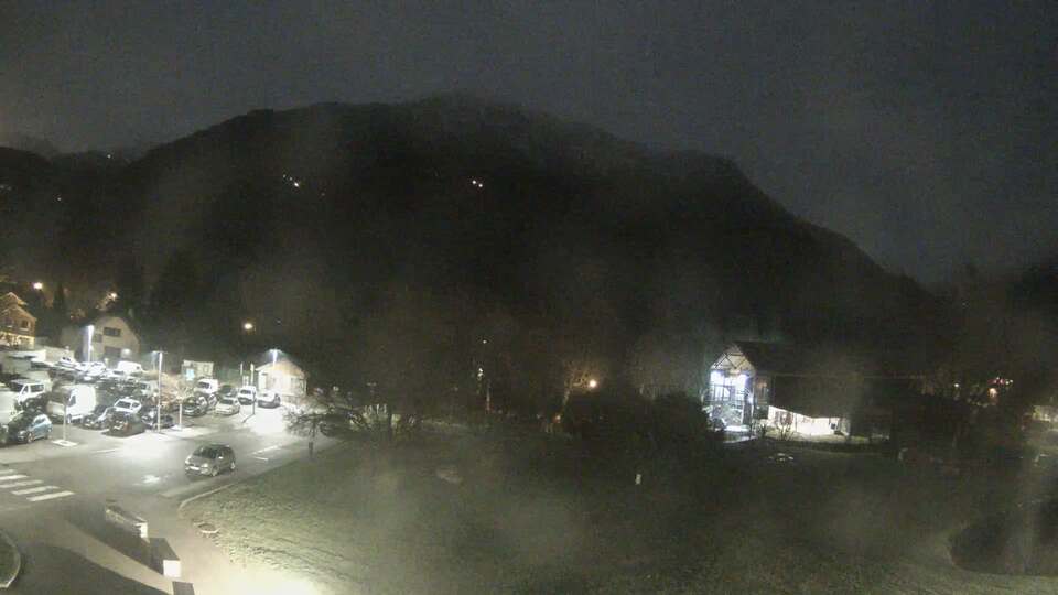 <h2>Webcam au niveau de la mairie du village du Bourg d'Oisans, aux pieds de l'Alpe d'Huez et aux portes du parc des Écrins</h2>
