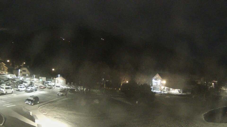 <h2>Webcam au niveau de la mairie du village du Bourg d'Oisans, aux pieds de l'Alpe d'Huez et aux portes du parc des Écrins</h2>