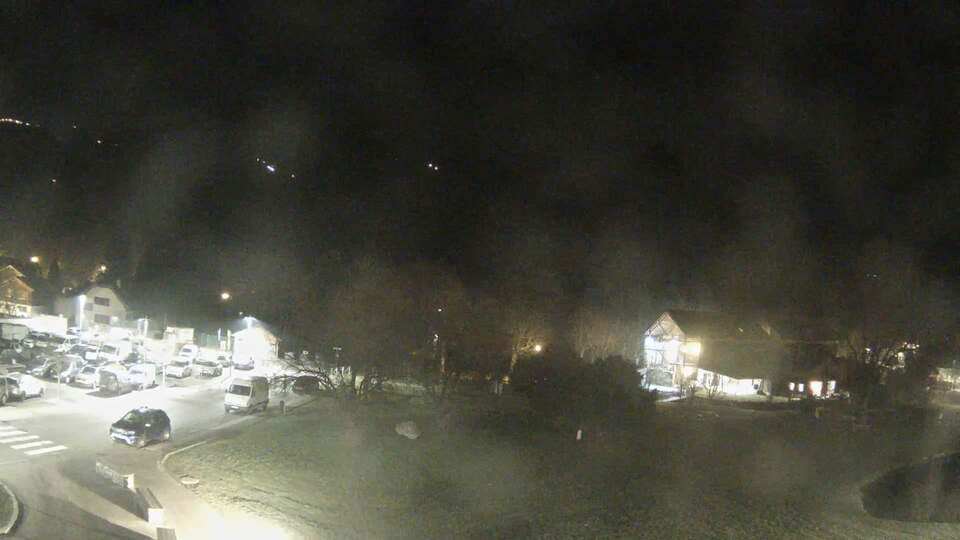 <h2>Webcam au niveau de la mairie du village du Bourg d'Oisans, aux pieds de l'Alpe d'Huez et aux portes du parc des Écrins</h2>