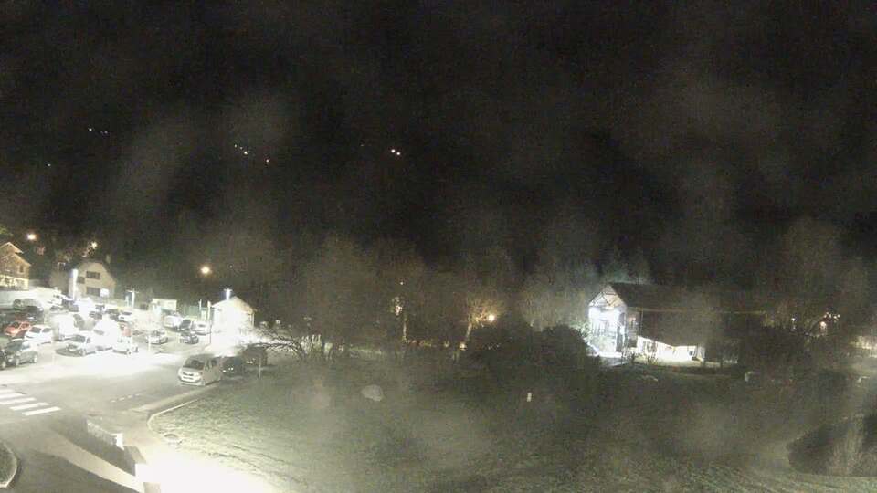 <h2>Webcam au niveau de la mairie du village du Bourg d'Oisans, aux pieds de l'Alpe d'Huez et aux portes du parc des Écrins</h2>