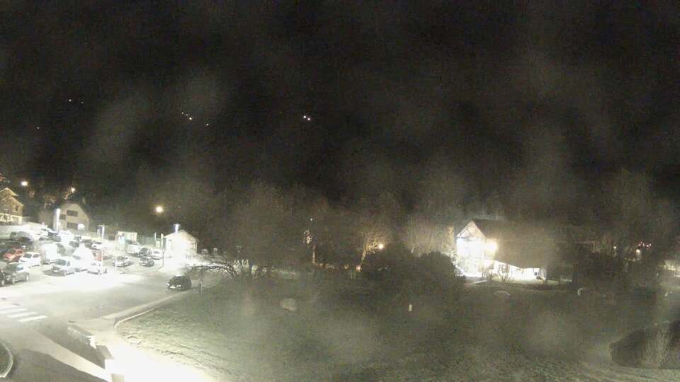 <h2>Webcam au niveau de la mairie du village du Bourg d'Oisans, aux pieds de l'Alpe d'Huez et aux portes du parc des Écrins</h2>