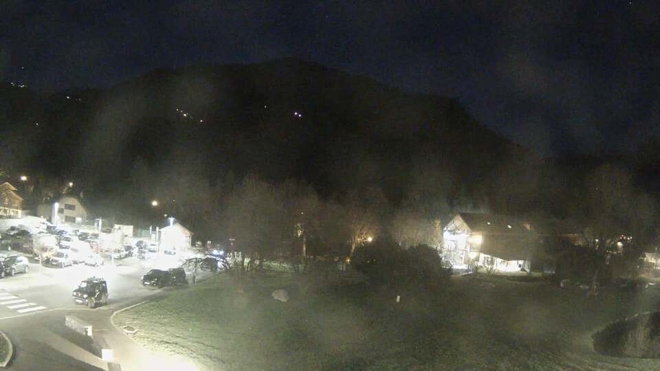 <h2>Webcam au niveau de la mairie du village du Bourg d'Oisans, aux pieds de l'Alpe d'Huez et aux portes du parc des Écrins</h2>