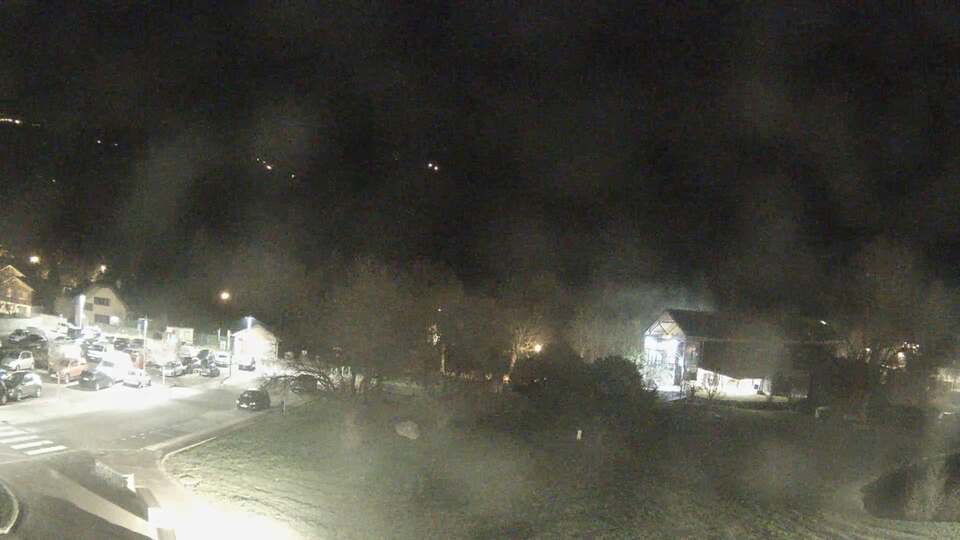 <h2>Webcam au niveau de la mairie du village du Bourg d'Oisans, aux pieds de l'Alpe d'Huez et aux portes du parc des Écrins</h2>