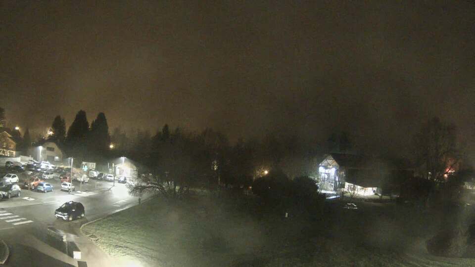 <h2>Webcam au niveau de la mairie du village du Bourg d'Oisans, aux pieds de l'Alpe d'Huez et aux portes du parc des Écrins</h2>