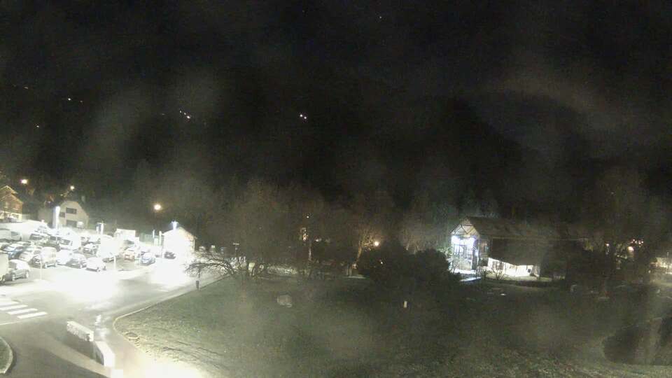 <h2>Webcam au niveau de la mairie du village du Bourg d'Oisans, aux pieds de l'Alpe d'Huez et aux portes du parc des Écrins</h2>