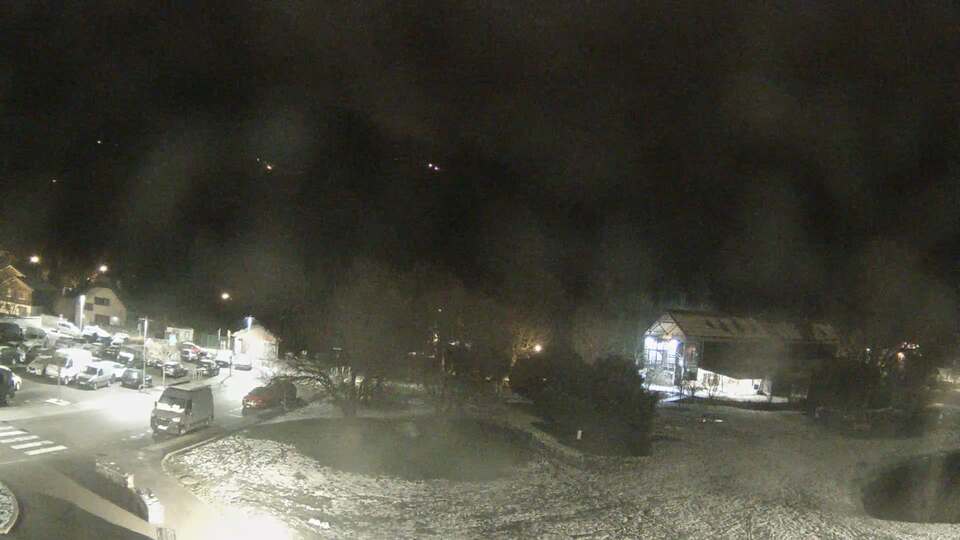 <h2>Webcam au niveau de la mairie du village du Bourg d'Oisans, aux pieds de l'Alpe d'Huez et aux portes du parc des Écrins</h2>