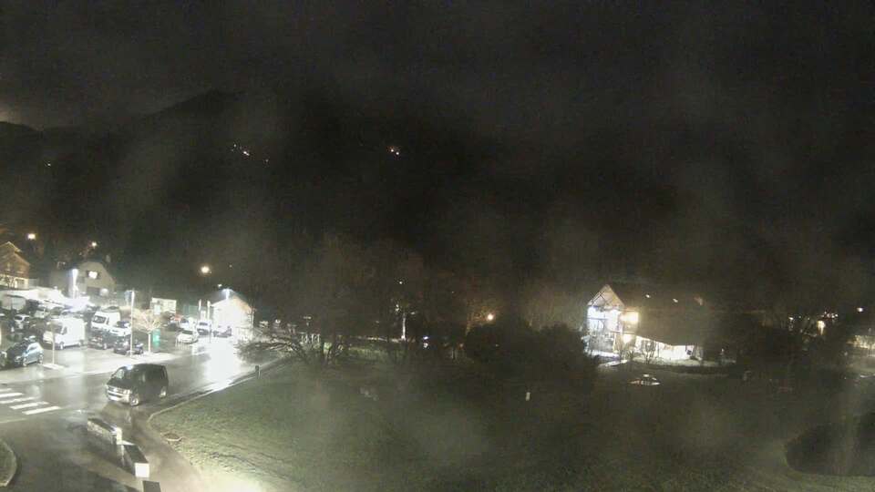 <h2>Webcam au niveau de la mairie du village du Bourg d'Oisans, aux pieds de l'Alpe d'Huez et aux portes du parc des Écrins</h2>