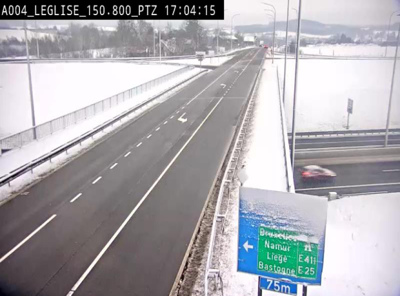 <h2>Webcam au-dessus de l'E411 sur la N40. Vue orientée vers Léglise en provenance de Neufchâteau</h2>