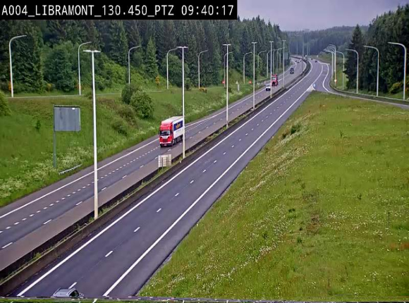 Webcam E411 à hauteur de la sortie 25 de Libramont menant vers Bouillon, Sedan et Reims via la N89. Vue orientée vers Bruxelles