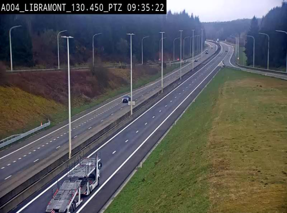 Webcam E411 à hauteur de la sortie 25 de Libramont menant vers Bouillon, Sedan et Reims via la N89. Vue orientée vers Bruxelles