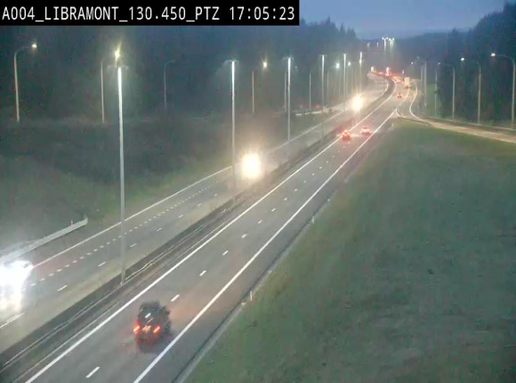 Webcam E411 à hauteur de la sortie 25 de Libramont menant vers Bouillon, Sedan et Reims via la N89. Vue orientée vers Bruxelles