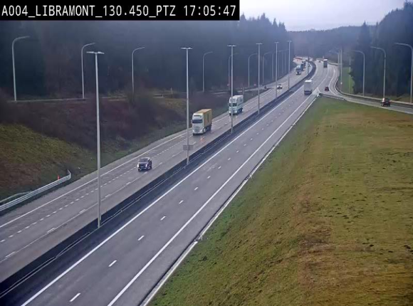 Webcam E411 à hauteur de la sortie 25 de Libramont menant vers Bouillon, Sedan et Reims via la N89. Vue orientée vers Bruxelles