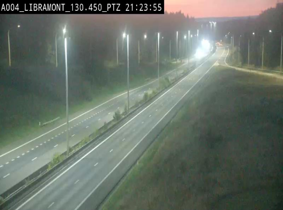 Webcam E411 à hauteur de la sortie 25 de Libramont menant vers Bouillon, Sedan et Reims via la N89. Vue orientée vers Bruxelles