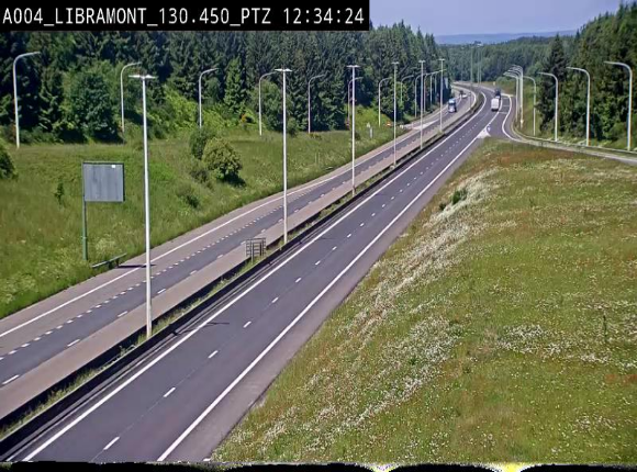 Webcam E411 à hauteur de la sortie 25 de Libramont menant vers Bouillon, Sedan et Reims via la N89. Vue orientée vers Bruxelles