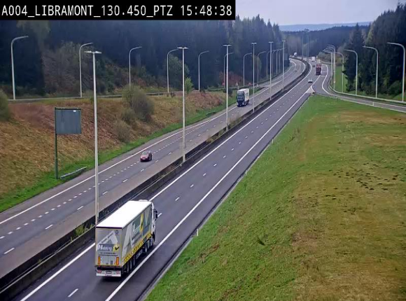 Webcam E411 à hauteur de la sortie 25 de Libramont menant vers Bouillon, Sedan et Reims via la N89. Vue orientée vers Bruxelles
