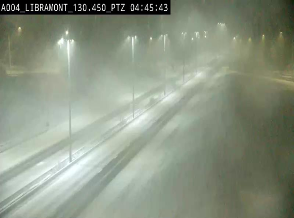 Webcam E411 à hauteur de la sortie 25 de Libramont menant vers Bouillon, Sedan et Reims via la N89. Vue orientée vers Bruxelles