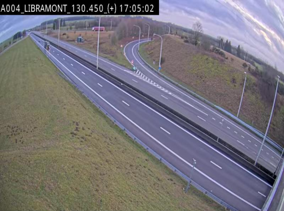 Webcam à Libramont sur l'E411 à la jonction avec la N89 menant vers Bouillon et la France. Vue orientée vers Arlon